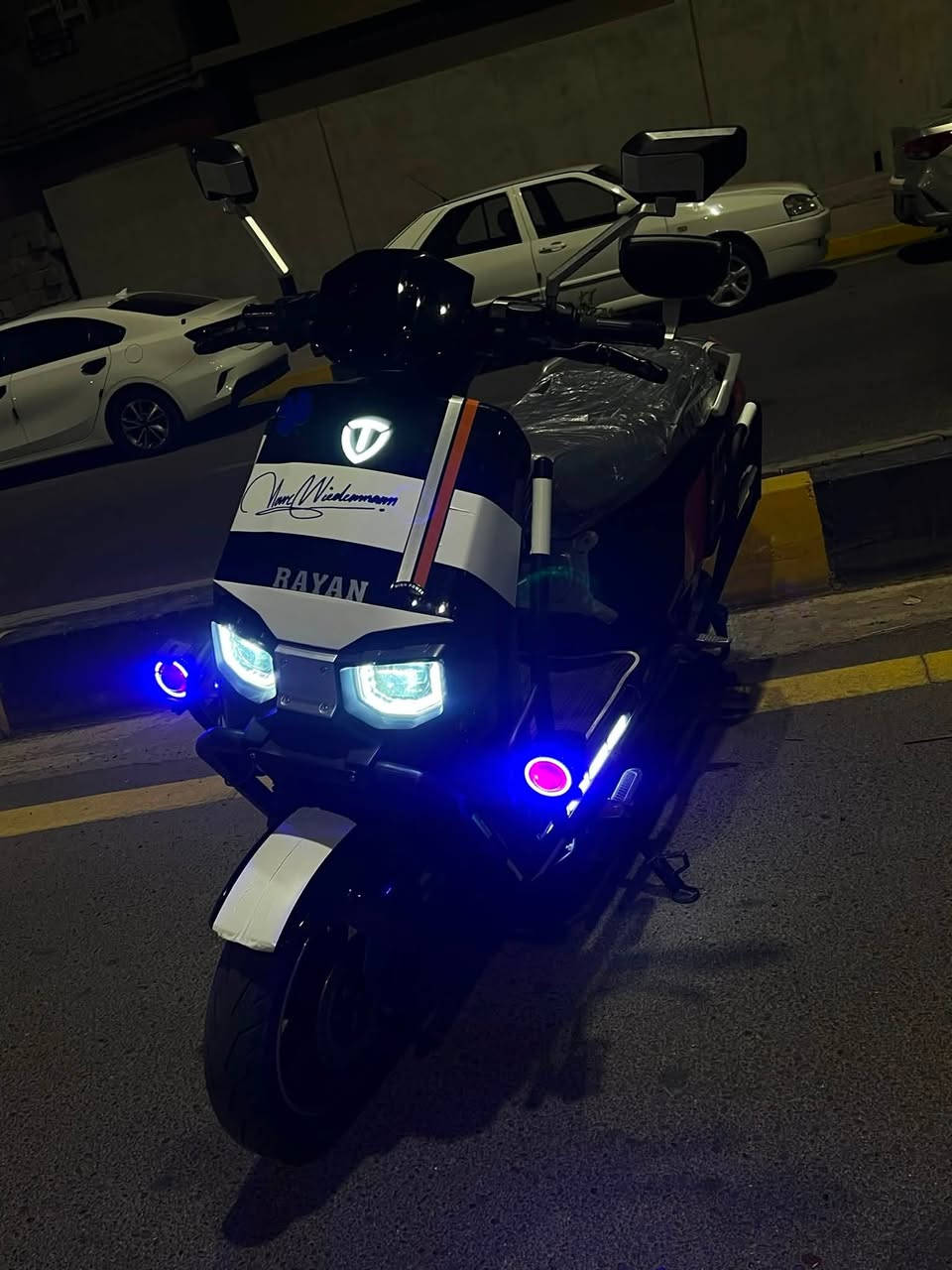 وحش الكون VIP مدرع استخدام شهرين
الون الأسود المميز 
بصمتين + سويجين 
سته باتري مسطره كرافين 35امبير 
ملف 2000نحاس حقيقي 
استخدام شهرين نضافه كدام العين 
سعر 1350
مليون و 350
وصل موجود 
تكلي غالي جديد 1500 وماكو اخي ماتعرف بي لا تعلق 
وتكسر بي تسمع كلام يعجبك


**إذا كنت صاحب هذا الإعلان وتريد حذفه لأي سبب، رجاءا أرسل رسالة إلى الدعم الفني**