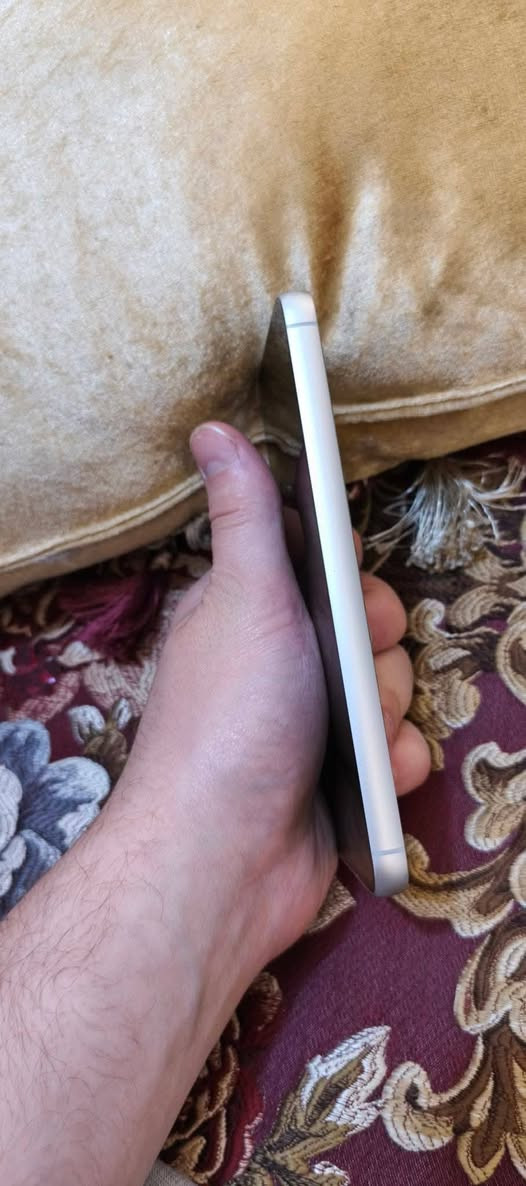 سلام عليكم للبيع  جهاز اس 23FE
 ذاكرة 256 نضافه💯💯  مكفول يحمل شريحتين شرق اوسط لون مميز  باقي المواصفات معروفه 
الجهاز بدون غراض
سعره  400 وبي مجال مكاني كربلاء شارع احمد الوائلي 
للتواصل عل رقم / ***********
