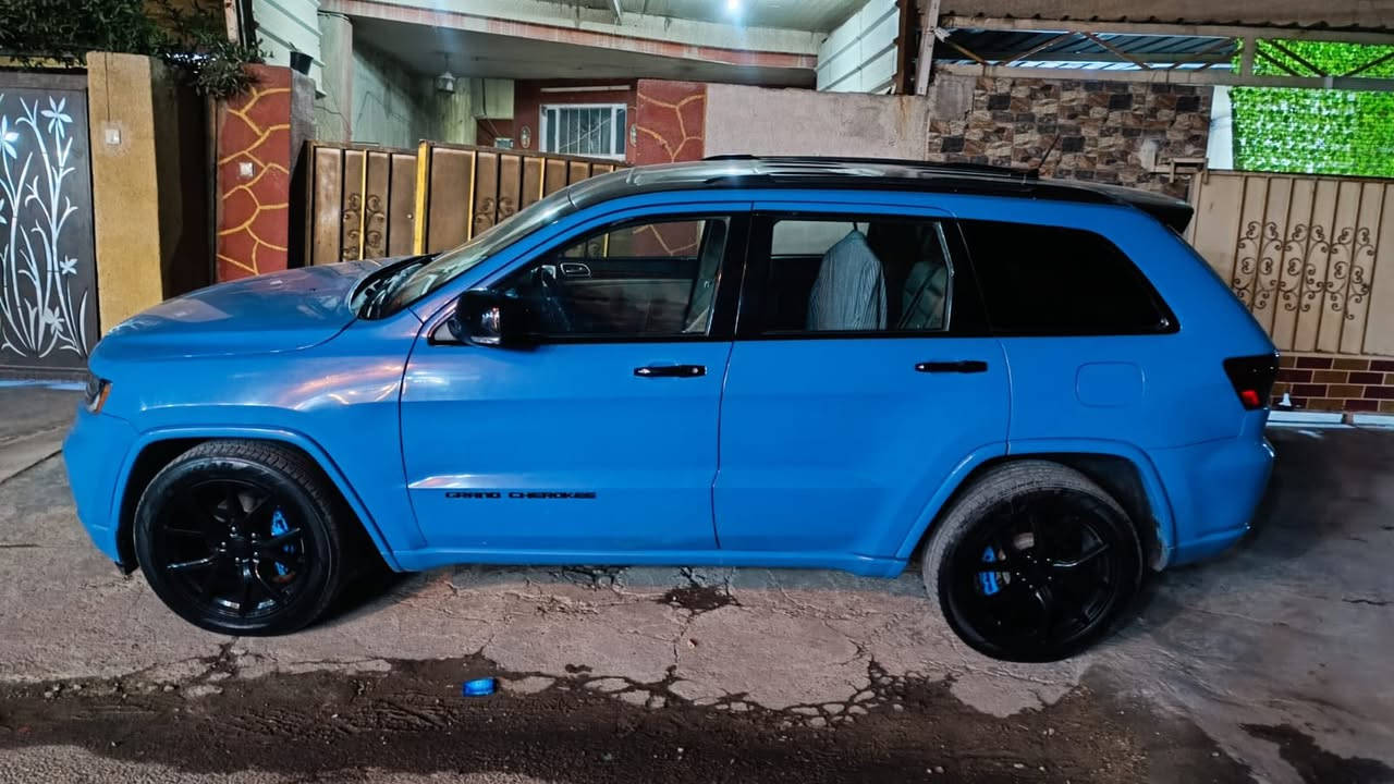 السلام عليكم
جيب /2013 
حادث / جاملغ خلفي فقط 
صبغ عام / تغيير لون فقط بدون حادث 
ألون الأصلي / اسود 
القماره/ اسود بدون صبغ 
مكفوله / لغد شاصي محرك كير 
فتحه 
كشن جلد كهرباء 
السعر 150 وبيها مجال قليل 
رقم الهاتف / ***********
