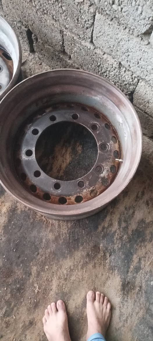 جوز وياله البيع  مال تريلا ***********
