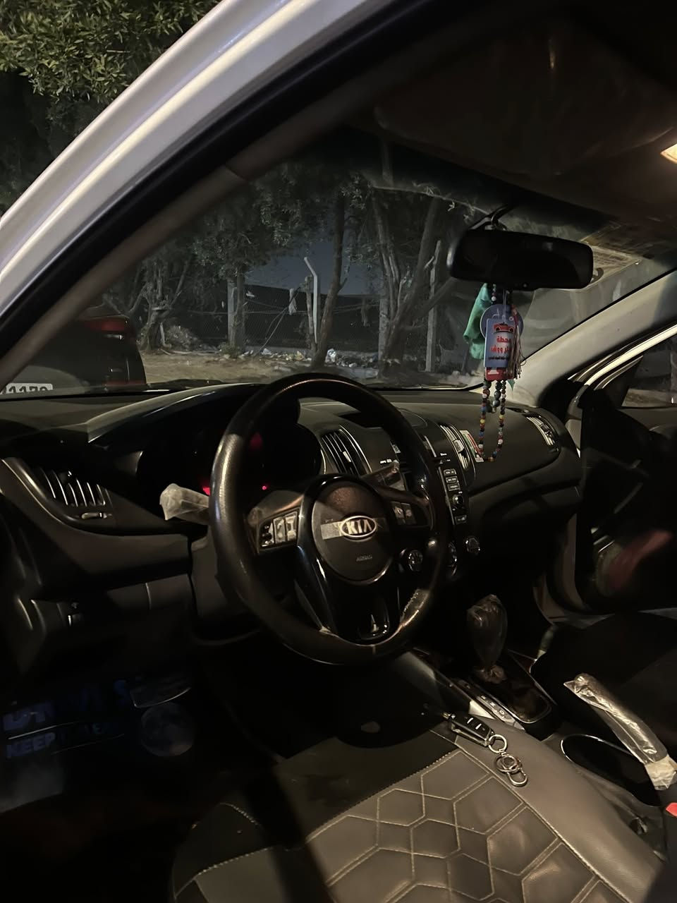 سلام عليكم سيراتو 2013 
خليجي سياره جديده محرك كير كله مكفول 
تخم تاير جديد  فقط بنيد طايح عليه طابوكه وبدلت بنيد اصلي سياره بسمي تحويل ثاني يومً مكان سياره بغداد الغزاليه 
الاستفسار انتصال ***********
