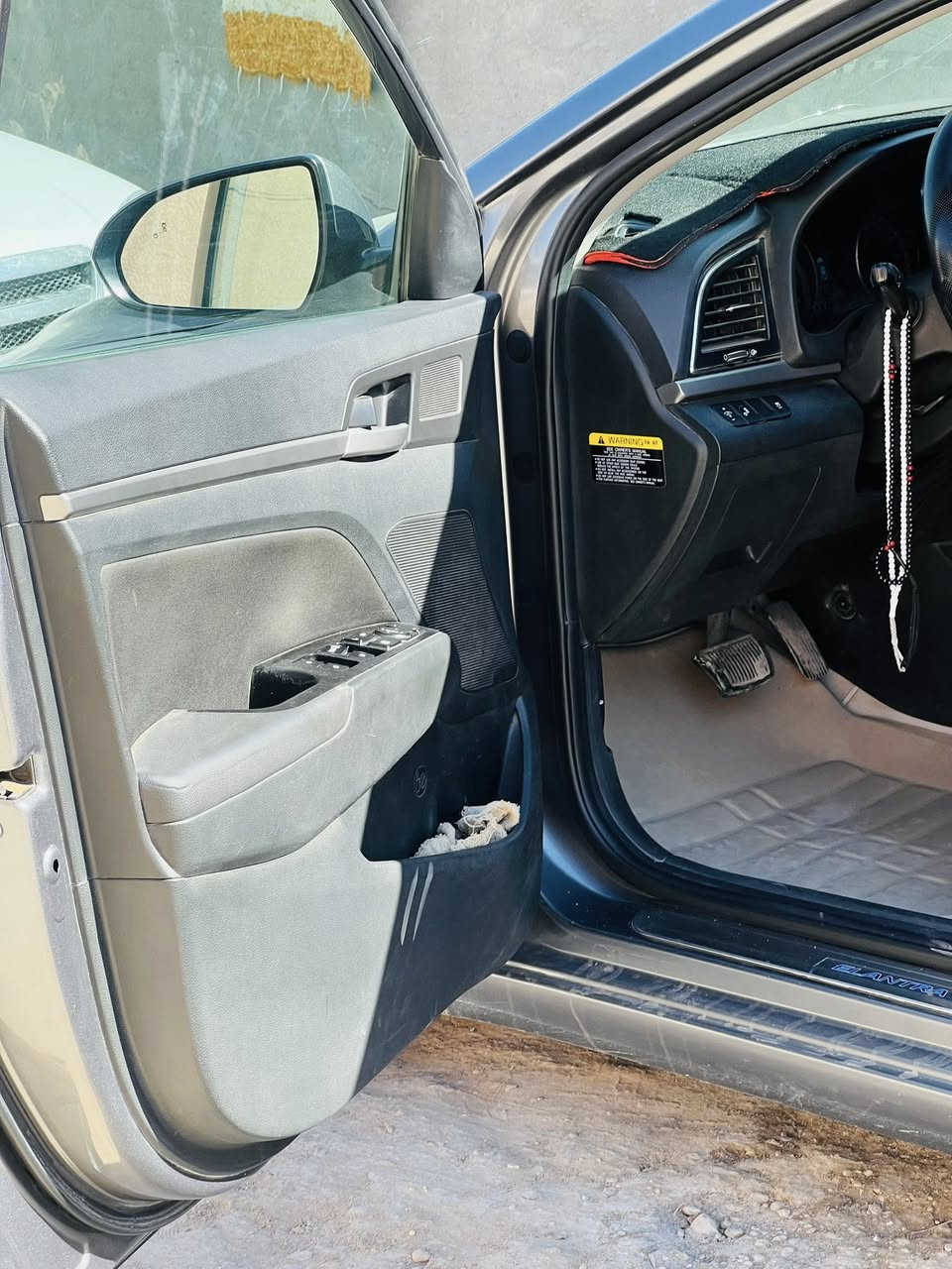 النترا 2018 بغداد خصوصي
اللون فيلي امريكي حادثها في امريكا جاملغ وبنيد فقط 

والسياره باسمي ومشروع وطني 

وتحويلها مايتاخر كبل ثاني يوم 

وصور حادثها موجود الي يحب يتفضل خاص ادزهن اله

والسعر 130 

وبيها مجال قليل حك الجيه 

رقمي للتواصل ***********
