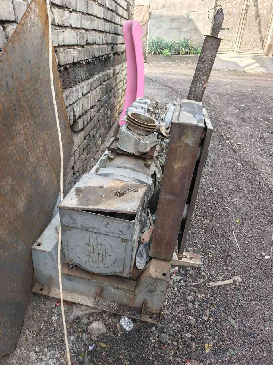 السلام عليكم بيركز للبيع عنوان بغداد قرب جزيرة بغداد السعر 7$ قفل اتصال ***********
