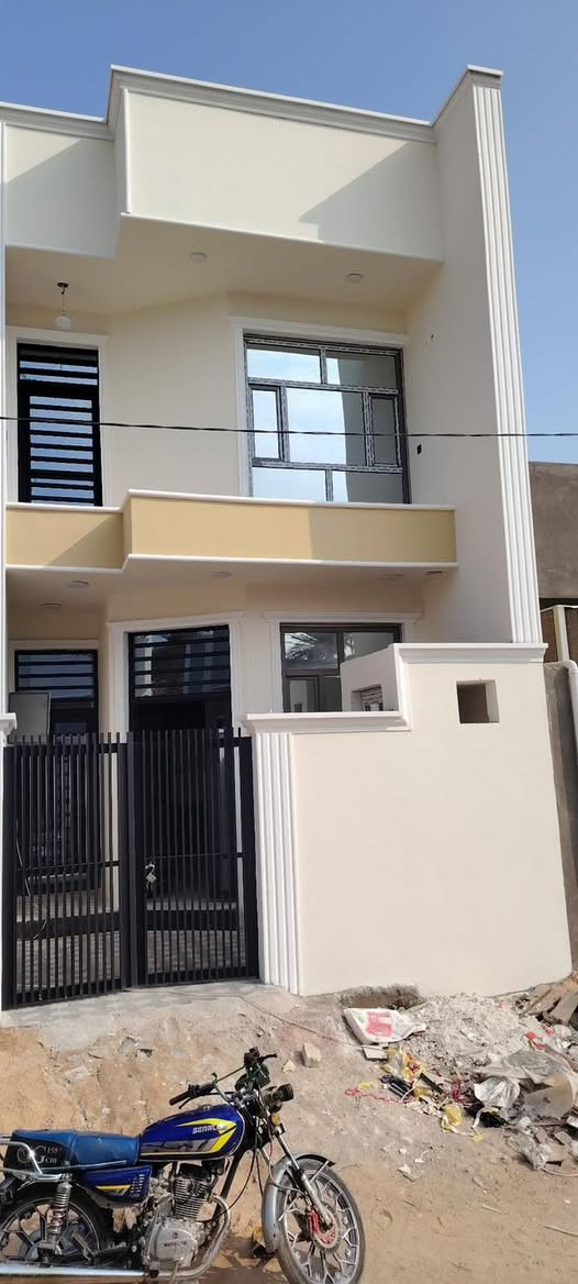 السلام عليكم 
مشتمل طابو زراعي 
المساحه 100م 
الطابق الاول 
صاله 
مطبخ 
غرفه نوم 
كلدور 
مجمع صحيات 
الطابق الثاني 
غرفه نوم 

محيزم الرابعه الشارع الرابط بين شارع 80 وشارع 100 مقابيل الملعب الخماسي 
__________________  
للاستفسار اكثر 
مكتب احمد المرشدي 
للعقار 
عنوان المكتب شارع 80 
مجاور لحوم الحرميين او مجمع تكافل الطبي 
***********
***********
