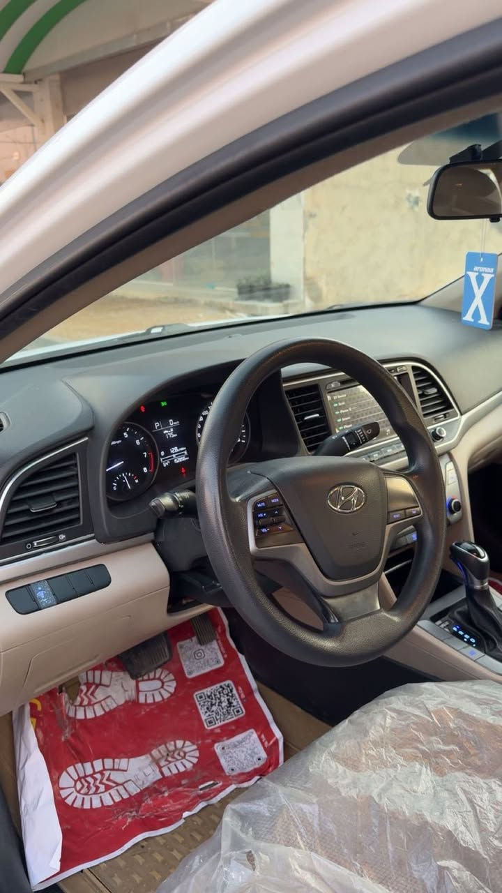 سلام عليكم ..
النتره  خليجي سوبر معروف موصفات السوبر  فول \\. موديل 2018 
حادث باب خلف السائق و جاملغ ملاون 
والباقي مكفول من دعاميه لدعاميه
 السعر.  150. وبيه مجال بسيط  مكان السياره كربلاء  
***********
