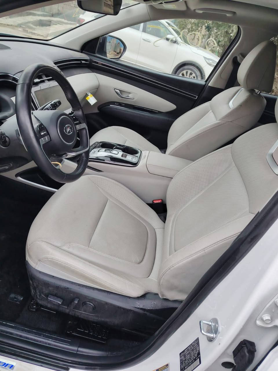 سلام عليكم
توسان 2024 هايبرد بدون رقم 
السياره فول مواصفات ليمتد واحد ع واحد 
بانوراما 
تقديم وترجيع بصمه 
گير دكم
داخل ابيض 
السياره دخول جديد 
حادثها موضح كدامكم 
كشر نضيف مكفول من الصبغ 
فقط الشاصي الايسر بي تعديل جدا بسيط 
السعر 230 وبيها مجال للشراي 
مكان السياره بابل 
التواصل ***********
أن شآء الله مرزوق بيها الي اصير من نصيبه
