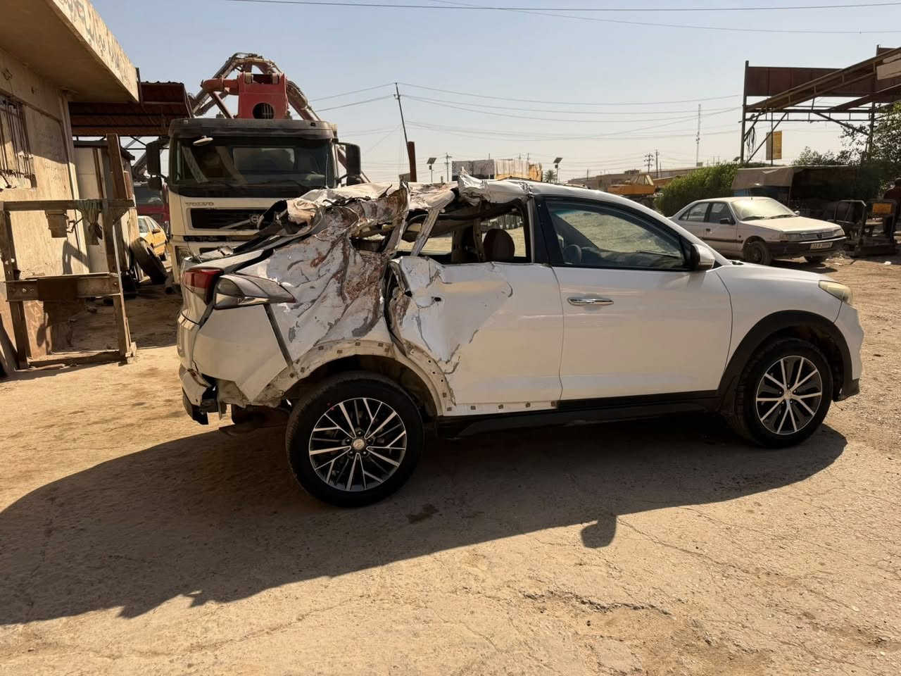 توسان خليجي موديل 17 سياره سابقا مكفوله حالياً بيها حادث أبيها على وضعها سياره شغاله وتمشي تبريد شغال مكان سياره بغداد جسر الديالى ***********
سعر 85 بيه مجال قليل اعتذر من المراوس مكلف بل نشر اخوان
