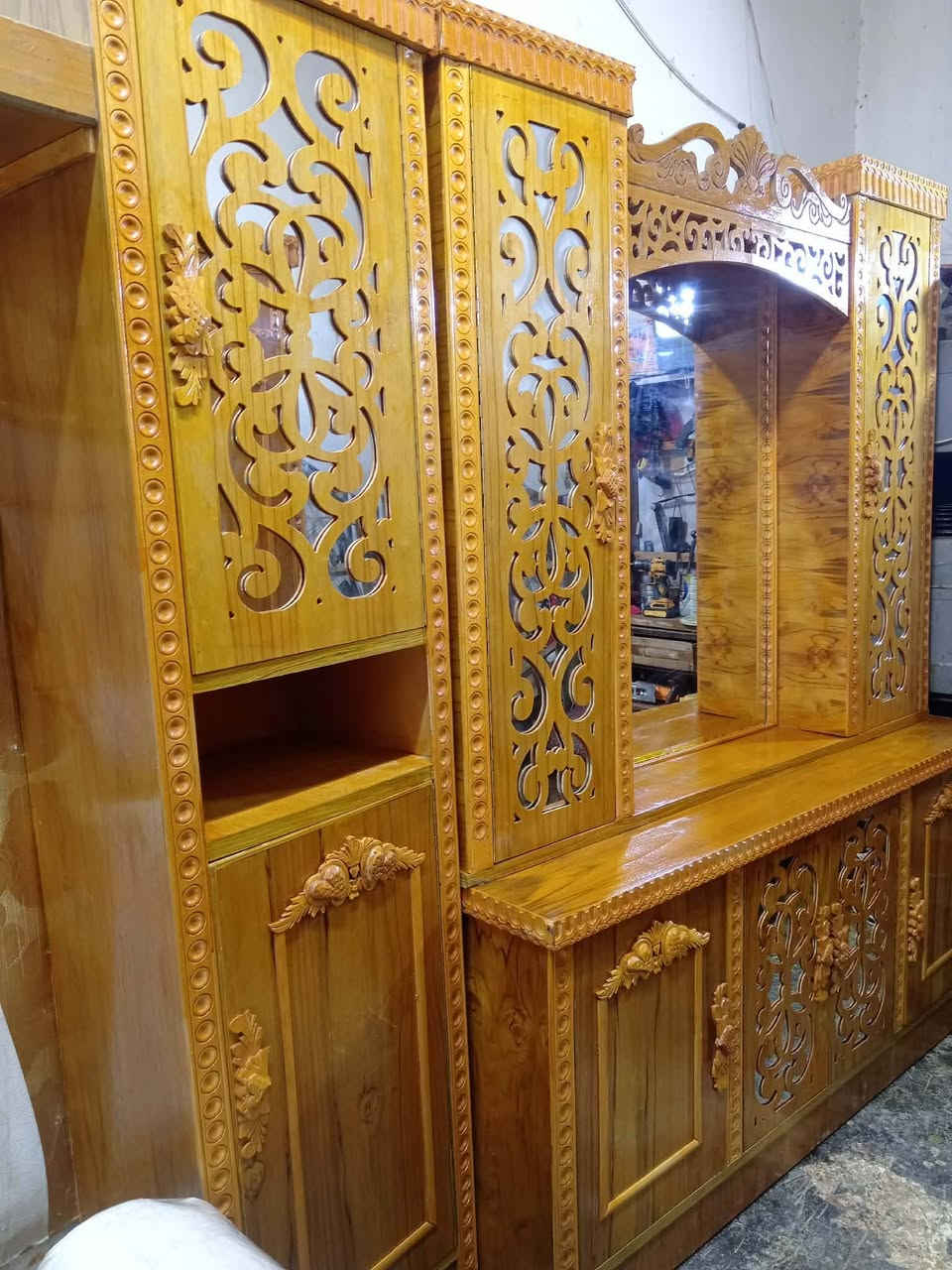 للبيع غرفة شغل حديث ابراج ناصي كلها نقش زان
السعر 700
العنوان موصل بالايمن


**إذا كنت صاحب هذا الإعلان وتريد حذفه لأي سبب، رجاءا أرسل رسالة إلى الدعم الفني**