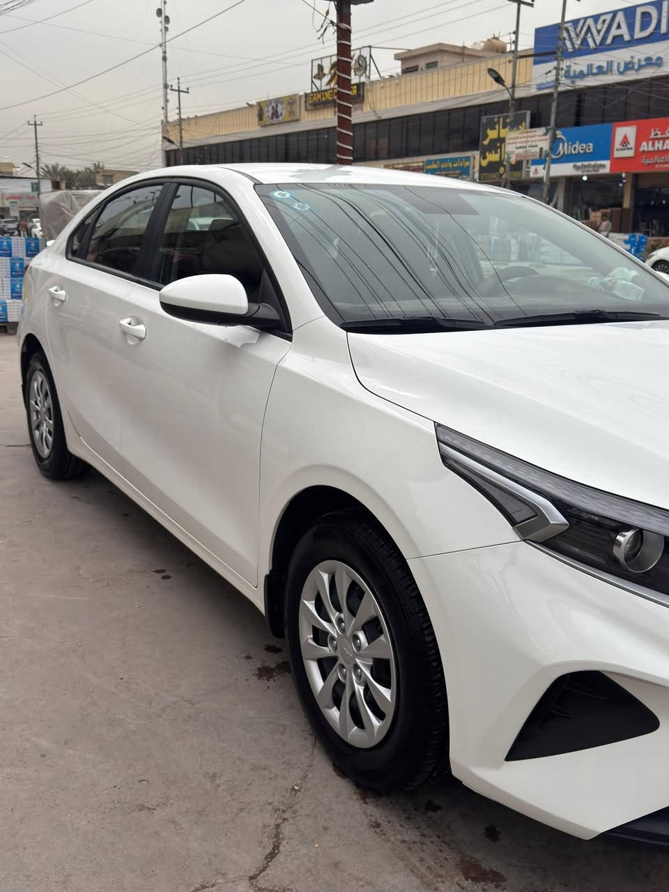 السلام عليكم
للبيع سيراتو موديل ٢٤ هزه وارقام جديده بغداد بأسمي نص فول .محرك ٢٠٠٠ كفاااله عامه ماشيه ٣٠كم سياره بحاله الزيرو...السعر ١٨٠ ورقه مكانها بغداد الدوره.للاستفسار ***********
