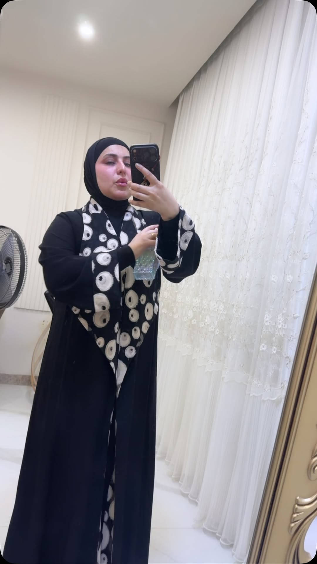 قوي
نسائي رجالي
منعش
فوحان وثباتيه ينافس اقوى الماركات العالميه
الاصلي حجم ١٥٠ مل

ريحته من خط العطور الأكواتك/المنعشة: بداية فيها إحساس مائي وبحري مع حمضيات مثل البرغموت، وبعدها لمسات عشبية/زهور، والنهاية مسك وخشب تعطيه نظافة وفخامة


**إذا كنت صاحب هذا الإعلان وتريد حذفه لأي سبب، رجاءا أرسل رسالة إلى الدعم الفني**