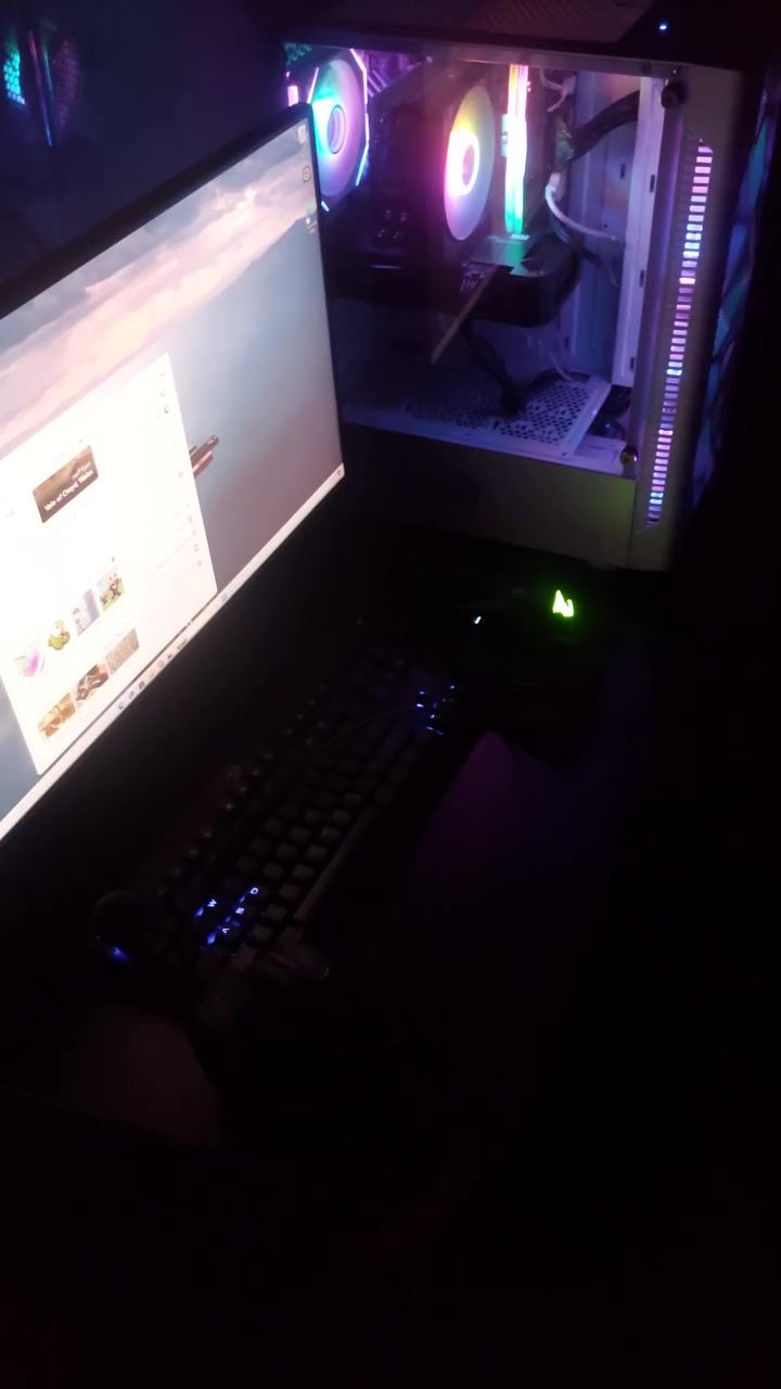 Pc للبيع المواصفات
المعالج: i5 12400F 

الرامات :16 ddr4 

تيرا: hdd

 ال 256 ssd عليه نضام ويندوز 11 برو

كرت: 4060 rtx 

شاشه: msi fhd 180hz

المذر بورد :H610-M
يو بي اس: 1500w ماركه زيوس

ماوس :aorus M3 RGB

كيبورد : REDRAGOM 

سماعه :HYPERX CLUD 2 

طاوله: RGB بصمه

كرسي كيمنك 

ماوس باد عادية

السعر مليون وستميه وخمسين وبيهة مجال جداً بسيط

الرقم

***********
