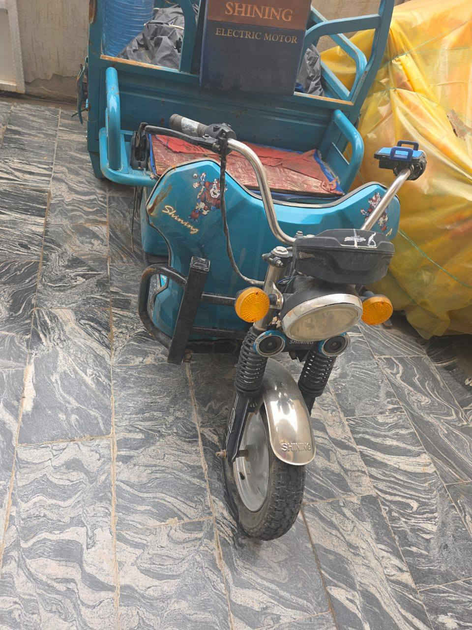 سلام عليكم ستوته شحن مع اربع دراجات شحن للبيع بسعر مناسب للاستفسار ع الرقم***********
