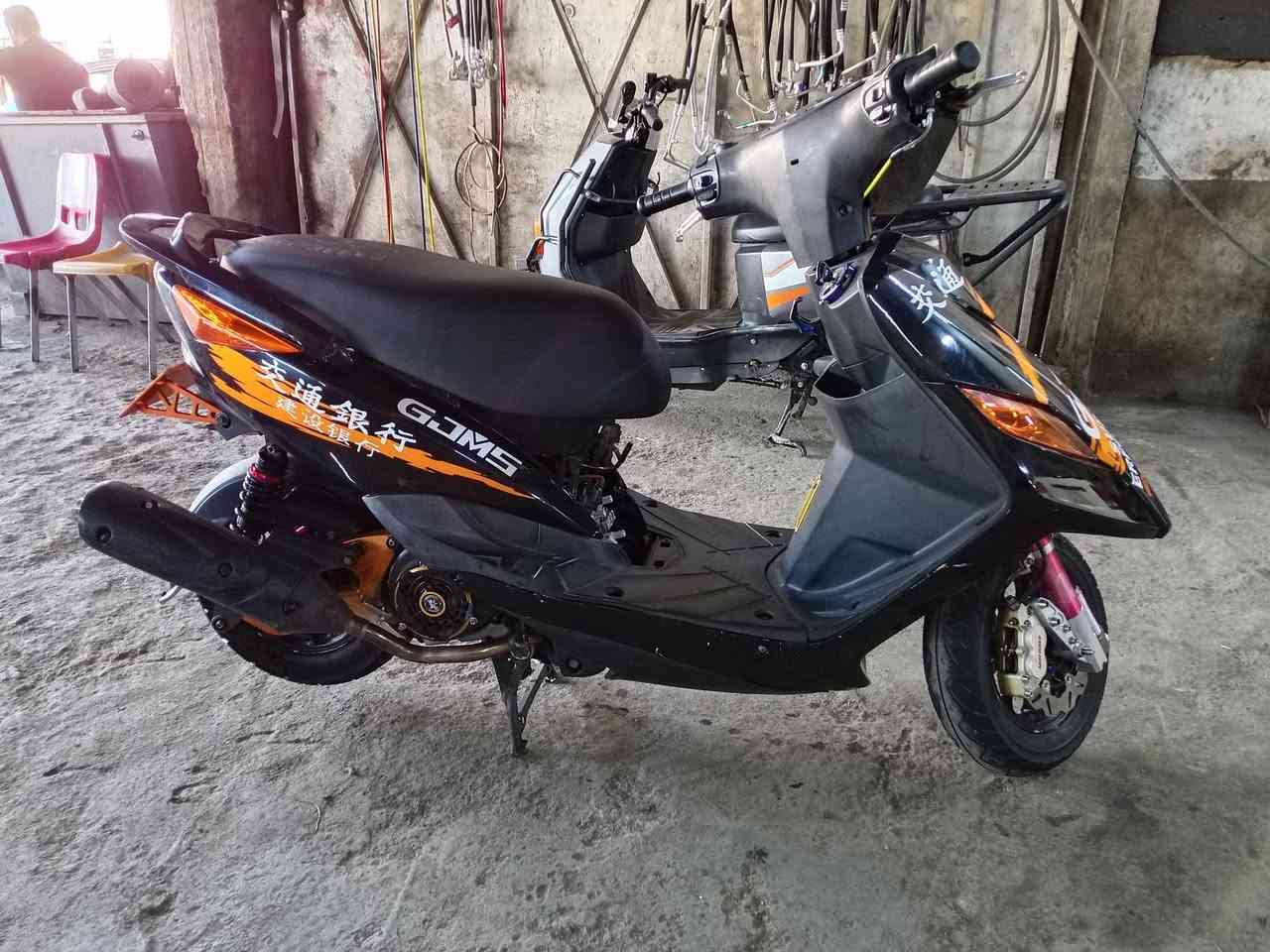 سلام عليكم للبيع محاجه احجي عل تزويد البيه مبين بل صور مكينه وخارج مزوده مكاني بغداد حي العامل سعر خاص رقم ***********
