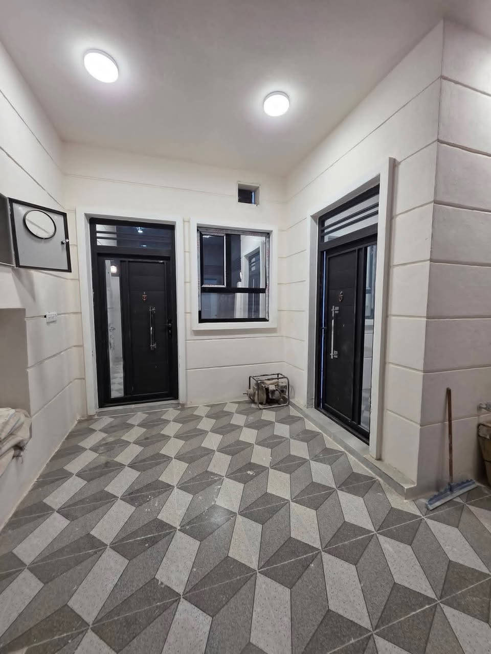 السلام عليكم
دارين تون زيرو للبيع
القادسية / حي الشهداء قرب المدرسة المستنصرية / شارع 20م  مساحة الدار الواحد : 126متر.     الواجهه 7م ونزال 18م 
4 غرف نوم الدار فول + سحب بورفايل + صالة وسطية 
سعر الدار الواحد: ب133 مليون قابل للتفاوض
للاستفسار الاتصال على رقم 
☎️ ***********
مكتب الأمين للعقار على شارع 60
الديون شارع 60 مقابل مجمع طيبة 2
