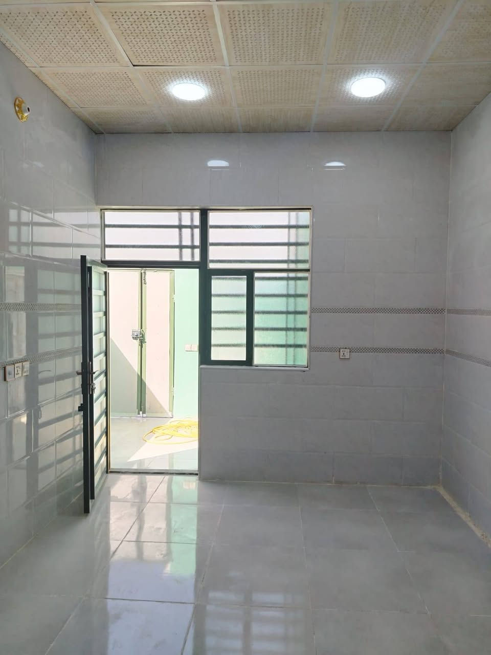 ♛ياﷲ دار للبيع مساحه ١٠٠م  شارع 30 
♛اساس صب البناء بلوك السقف صب كونكريت 
♛ سعر الدار ٤٢ مليون  مع المجال القليل
♛غرفه صاله  استقبال  مطبخ صحيات 
♛العنوان الكوفه البراكية  شارع المطار القديم قرب مجمع الحبوبي *********** مكتب المنصوري
