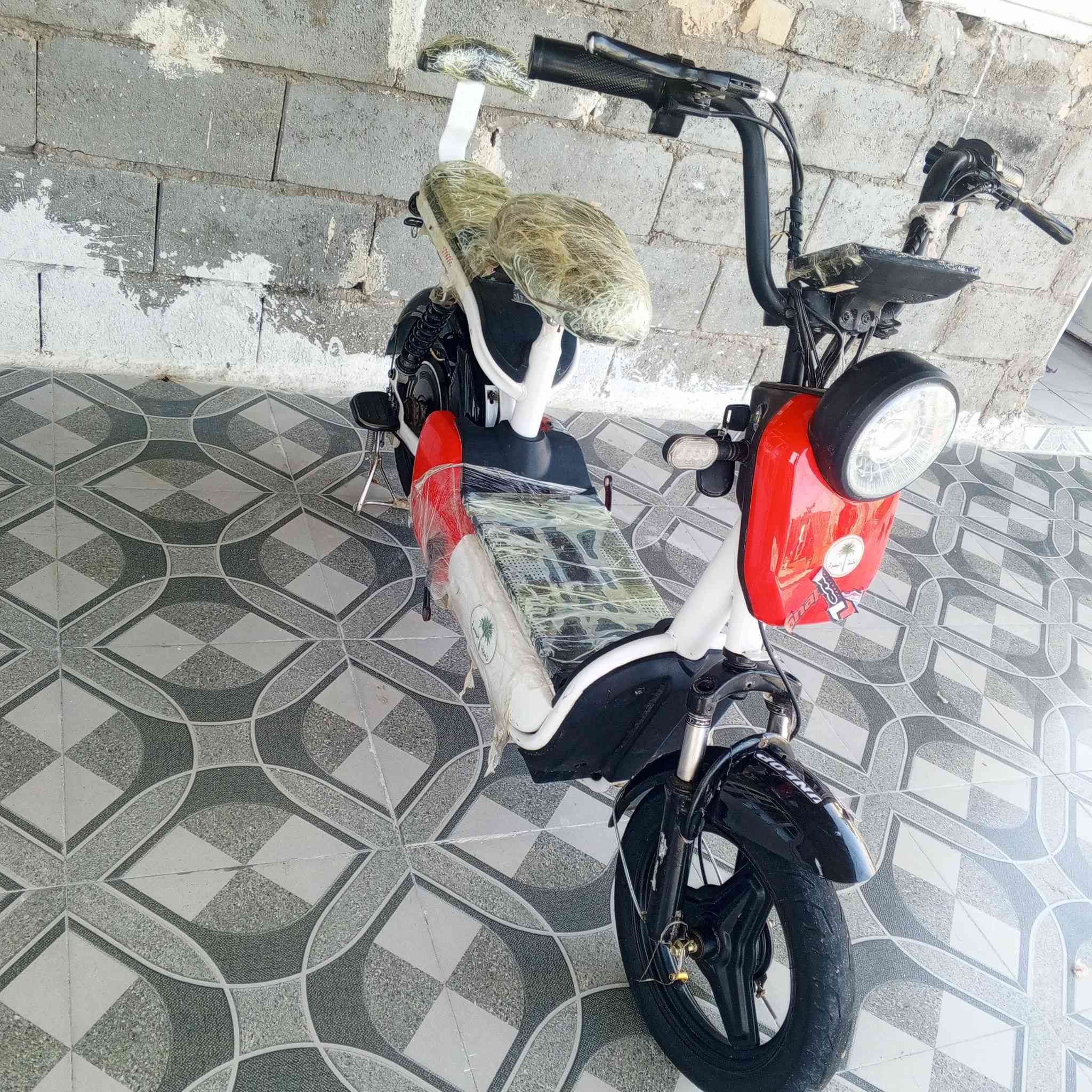 السلام عليكم دراجة شحن مستعملة شي قليل لدرادة نضيفة سلتهة مو جودة كفاتهة موجودة 4 بطاريات  شاحنتهة وياهو كهربائيات كله شغالة تايرات نضاف دبلات اماميات وخلفيات شغالات سرع 55 حقيقي سعر خاص شراي يدخل خاص


**إذا كنت صاحب هذا الإعلان وتريد حذفه لأي سبب، رجاءا أرسل رسالة إلى الدعم الفني**