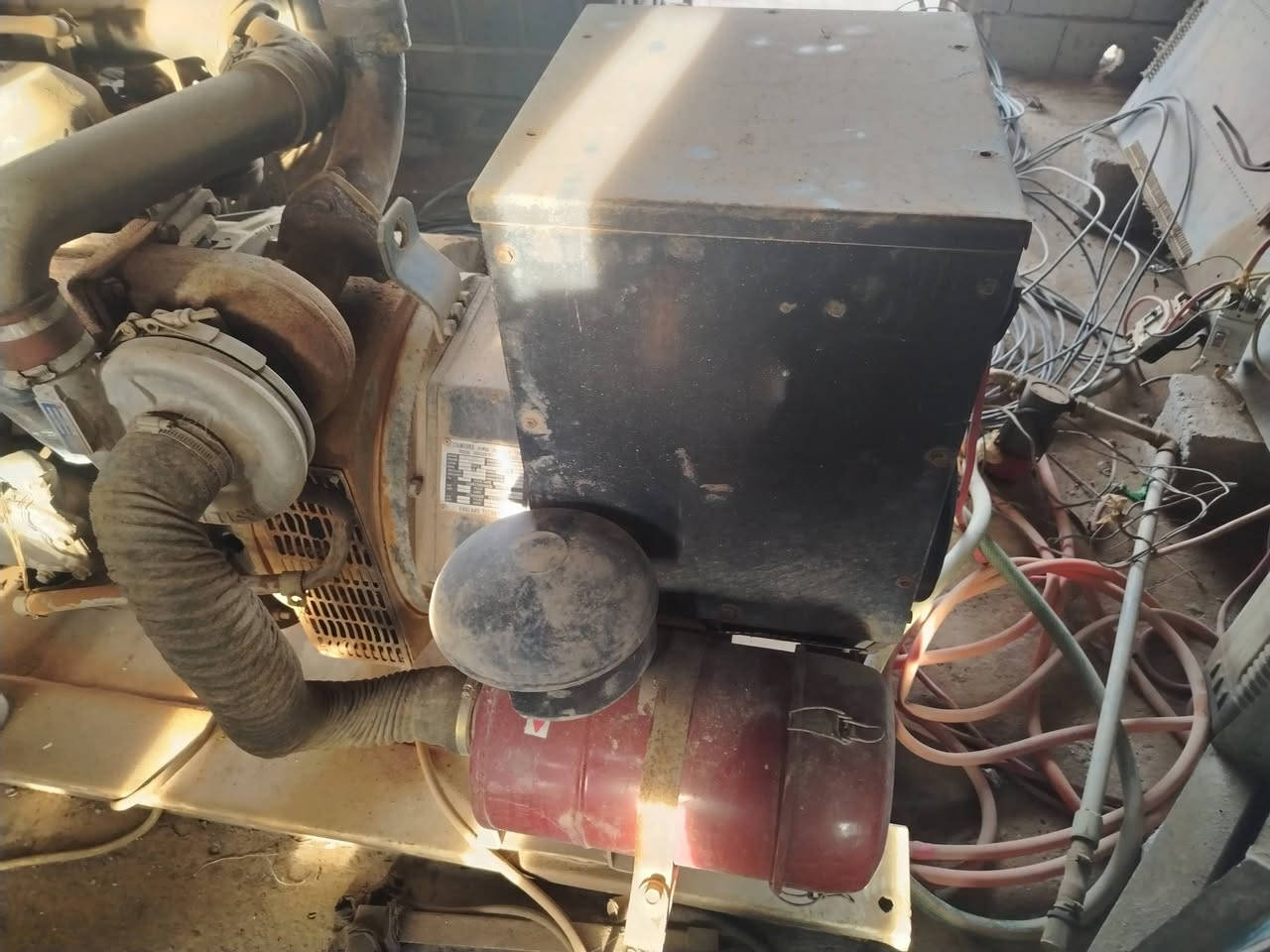 مولد للبيع طلع  صوت وطفيتة  ابيعة هوة مولدتة ابيعة كوم تراب  سعر 18 وبي مجال وهاذة رقمي ***********
