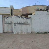 بيت مساحة 225 قريب على الشارع العام الكرغولية خلف مسبح لاند سبورت 0772...
