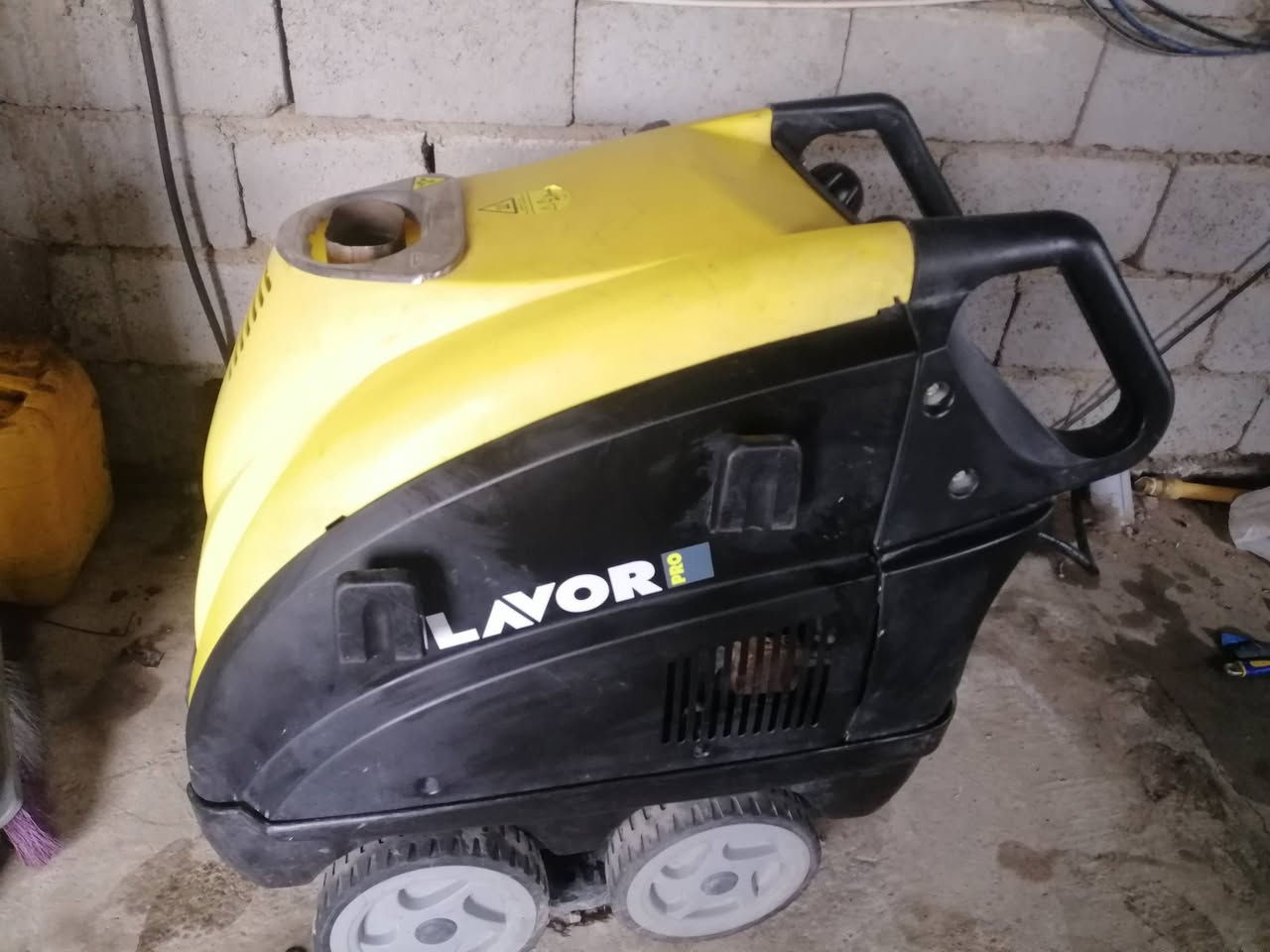 مضخه لافورا ايطالي ماء حار بارد ضغط قوي
3 فيز
للبيع السعر مليون 
بغداد قرب معسكر التاجي
***********
