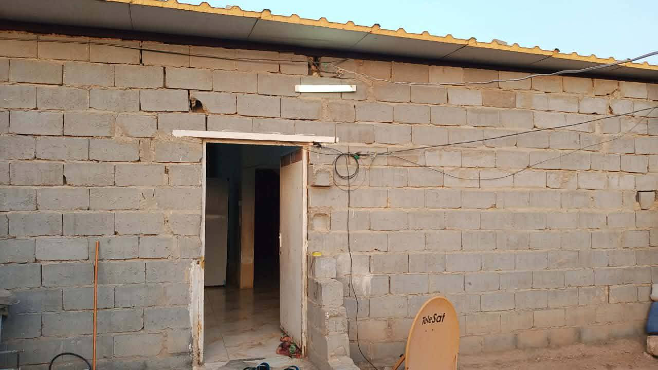 @إشارة 
بيت في حي عداي بل زراعي تحويل فقط مكاتبه مساحة البيت٢٠٠ متر 
بشارع بيت شوكه قرب المولدة قريب على الشارع البيت ركن 
للاستفسار الاتصال على الرقم 
***********
