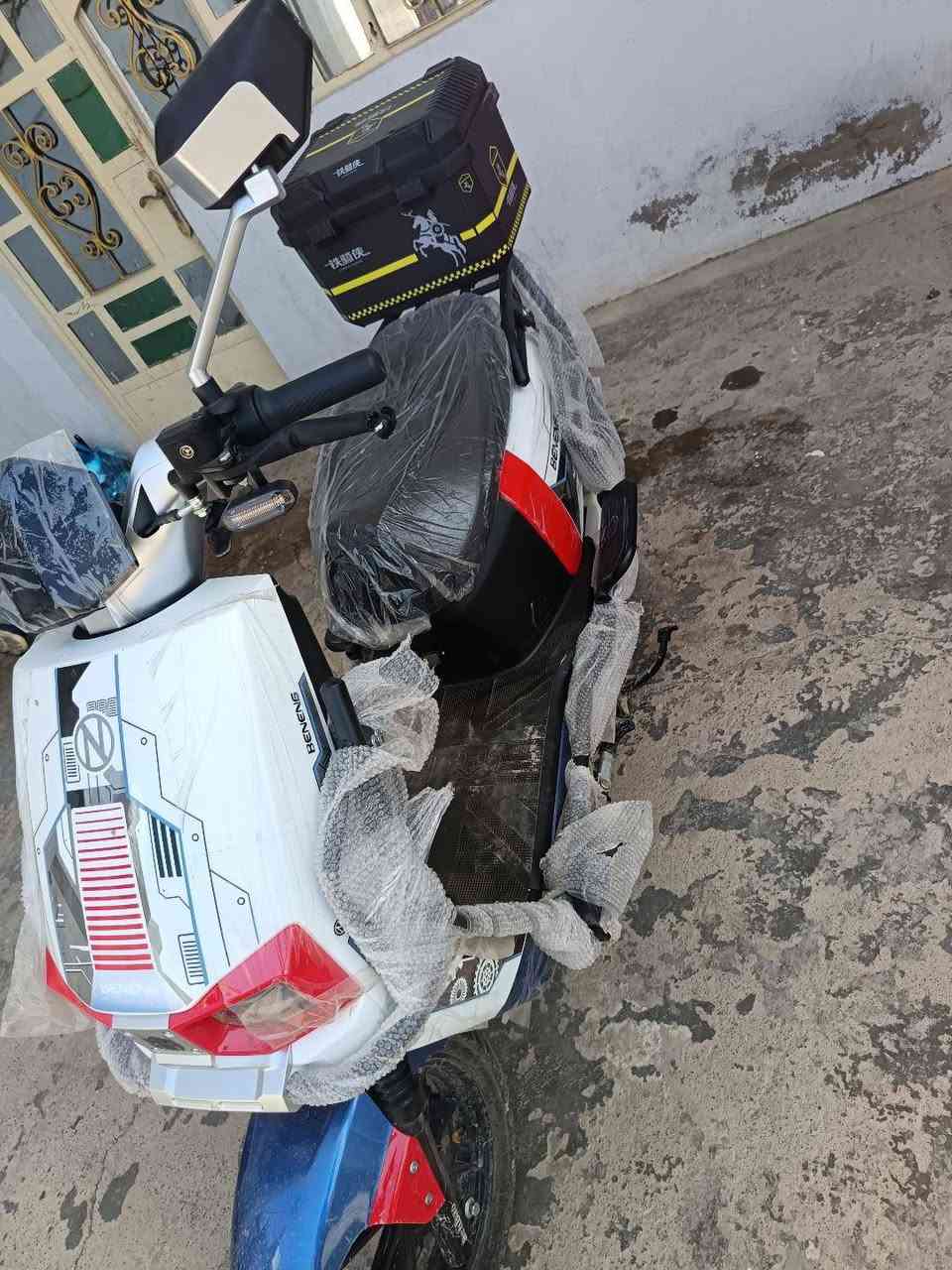 ب900 وبيها مجال للطيبين 
نضافه 100 ب100 
***********
