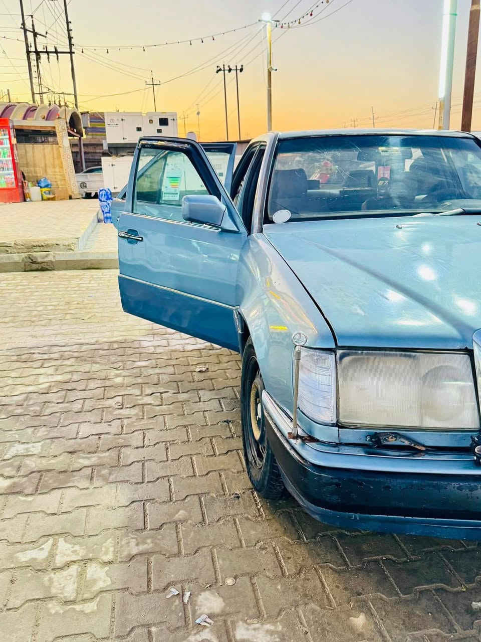 السلام عليكم
مارسدس دب رقم دولي شمالي  مكانها ناصريه سوق الشيوخ 

تريد تحويل او وكاله 

سياره مكفوله من كلشي لاضربه ولاغيرها مكينه ففيتي 3000كفاله جديده اقل شهر من شادها وكير مكفول السياره كل نقص مابيها  كهربائيات كلها شغاله عدى درجات التبريد بي عطل يشتغل درجه وحده 

حداديه ومكينه وكير و قواعد دبلات كلها سليمه 

تخم تاير مابيها كل نقص 

 (امراوس مراوس مراوس)

***********
