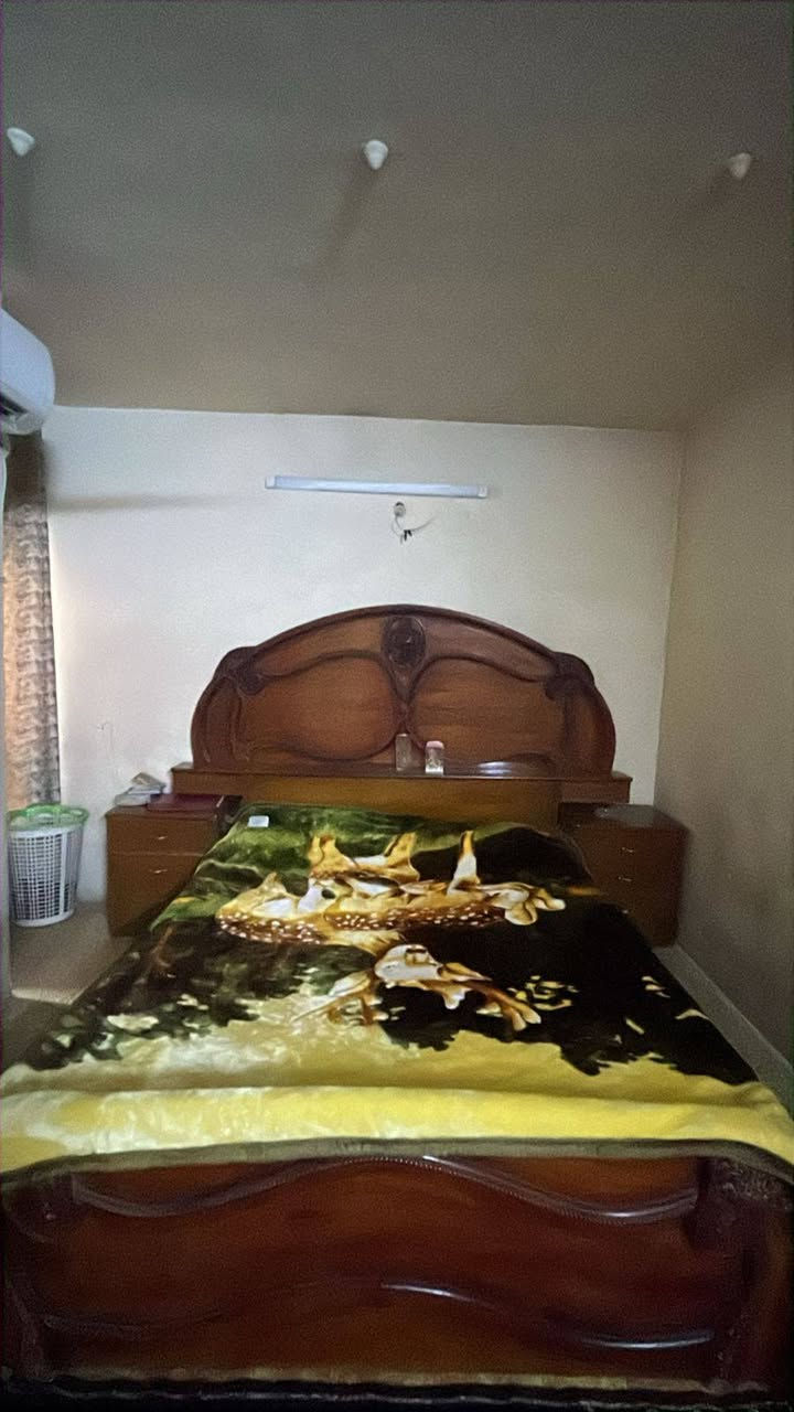 للبيع غرفة نوم صاج عراقي المكان بغداد حي العدل للاتصال *********** سعرها 750الف وبيه  مجال ان شاء الله
