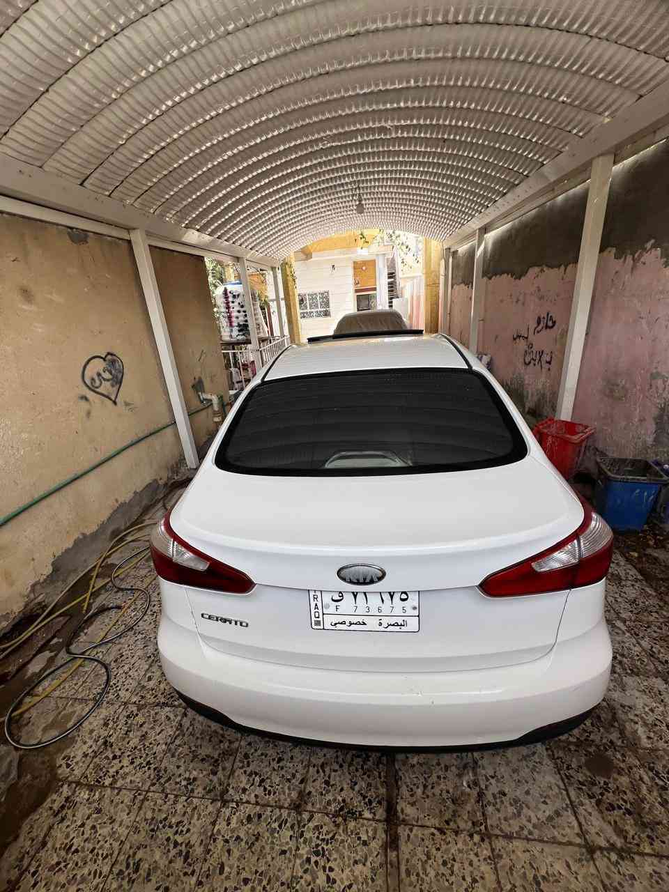 ‏سلام عليكم كيا سيرات للبيع موديل 13 خليجي سيارة كاملة ما ناقصها أي برغي المحرك ما مفتوح گير ما مفتوح السيارة كاملة مواصفات نص فول  ديسكات خلفي فتحة سقف رايدهه ب115وبيهه مجال بسيط رقم راعيهه *********** مكانهه بصره حي الخليج العربي
