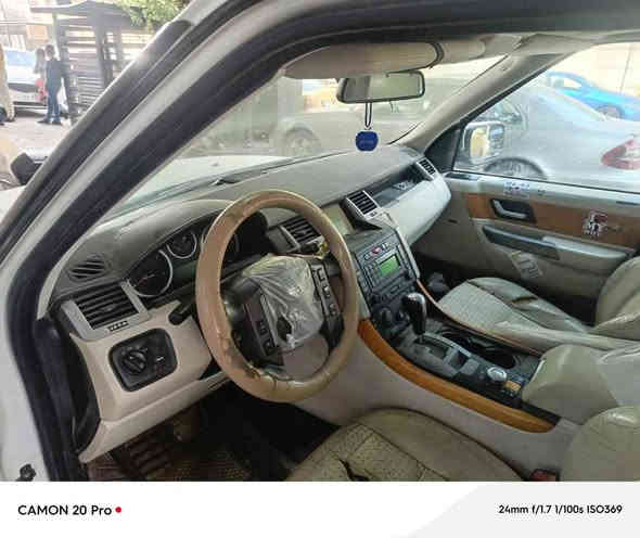 سلام عليكم 
سياره رانج مديل 2009 متومه طبق الاصل 
مكفولة من الكص سياره بيهه صخه باب السائق ومعمره مكينه وكير كفاله الجوبلسات حورتهن كلاهن دبلات بلاد سياره فول الفول مكينه 8 سلندر سوبر غير متواجد على النت 
السعر 65 ورقة الإتصال 
*********** بغداد
