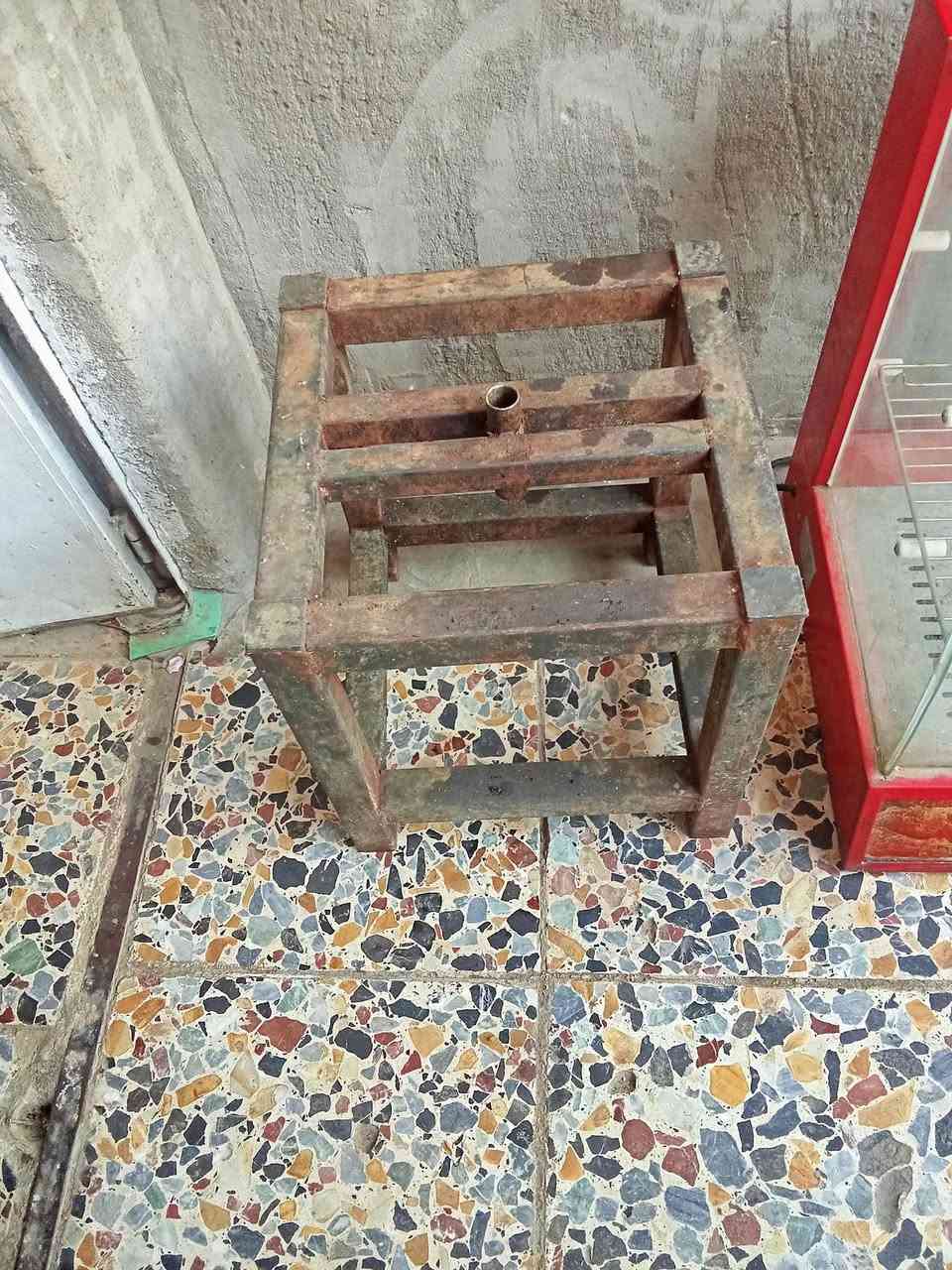 سلام عليكم 
فران بيزه شغال معه ميزه مالته وغراظه سعر 450
شوايه كص شغاله بس يرادله غسل وتنظيف 
معه صواني 2ومعه شيشين مالته والاستان كامله 500
حمايت كنتاكي شغاله ونظيفه 100وبيه مجال 
قلايه فنكر وكنتاكي بس غسل يرادله شغاله 100
تواصل***********تصال
***********وتساب
كربلاء حي العسكري العابد
