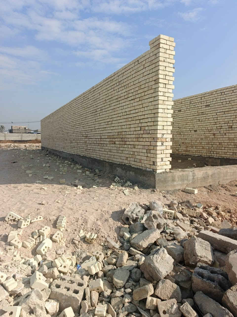 هيكل للبيع المساحه ١٠٠ م قرب المحكمة السعر ١٨ مليون كافة الخدمات للاتفسار ***********
