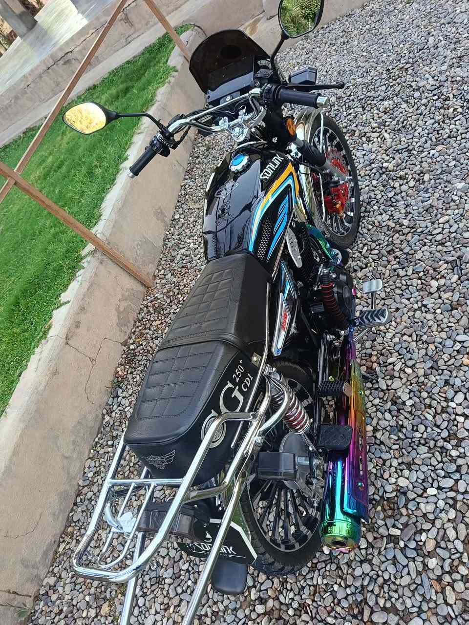 للبيع سونلنك الاصلي 🔥🏍️🏍️🏍️
*محرك 250Cc.

*ضاغطه وزنجيل

*دبل دسك 

*موطور بعده جديد ماشي اقل من الف 
موطور غني عن التعريف 
نشاط فول 🔥🔥

***مكان الحويجه الحلوات 

السعر مليون و150وبيه مجال 
*********** وخاص موجود 

ملاحظه الموطور صارلو اقل من شهر مستخدم 
مشدود يوم 25بالشهر السادس
