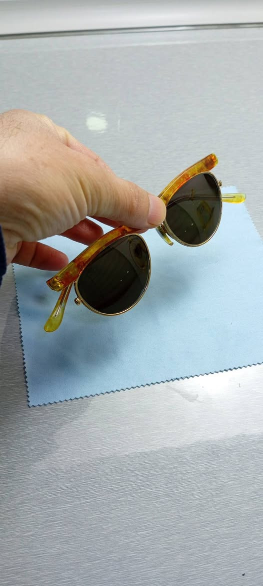 قطعة نادرة جدا جدا
لوجه الناعمة
نظارة ماركة فيس 
قياس 49
انتاج ثمانينات في ألمانيا غربية.
للاستفسار: واتس اب ***********
