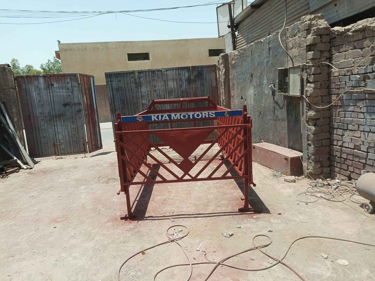 اسوي خياسات وصبغ محجرات صبغ اي لون موجود عنوني نجف شارع العسكري يم الحداحده رقمي ***********
