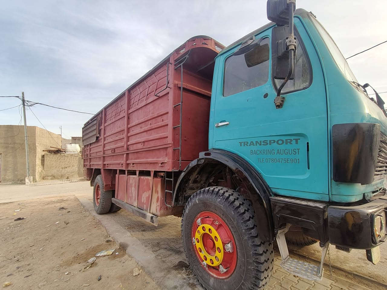 سلام عليكم البي  موديل 79محرك 25 كير 25شاصي مكفول كفاله عامه رقم الماني ل29تخم تاير      ***********
