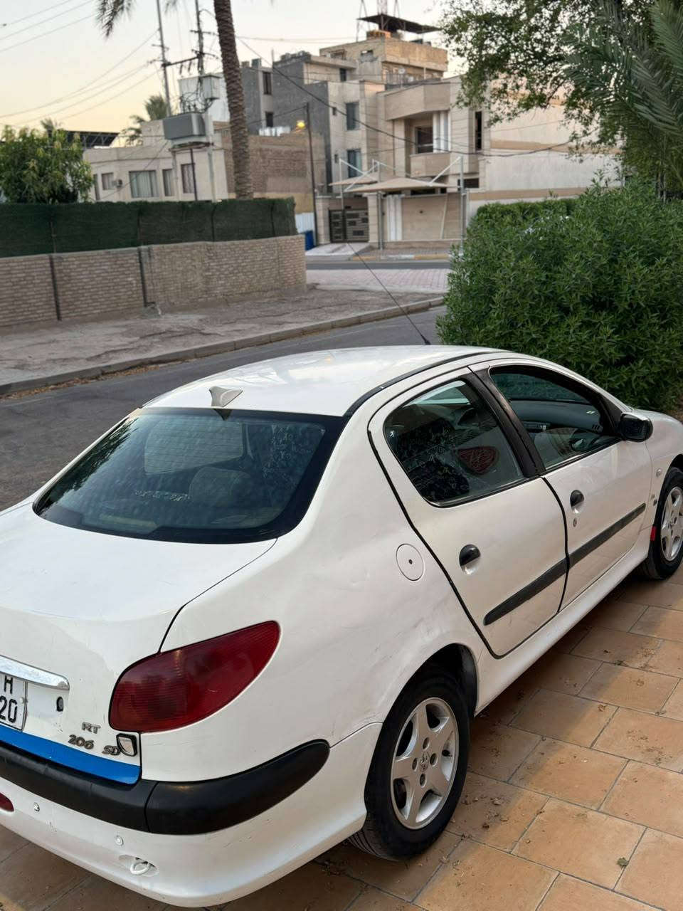 السلام عليكم متاح بيجو موديل 2009 سونار موجود تبريد شغال غرفة نضيفة جدا رايدها 43ورقة وبيها مجال شراي تحويل ثاني يوم ***********

