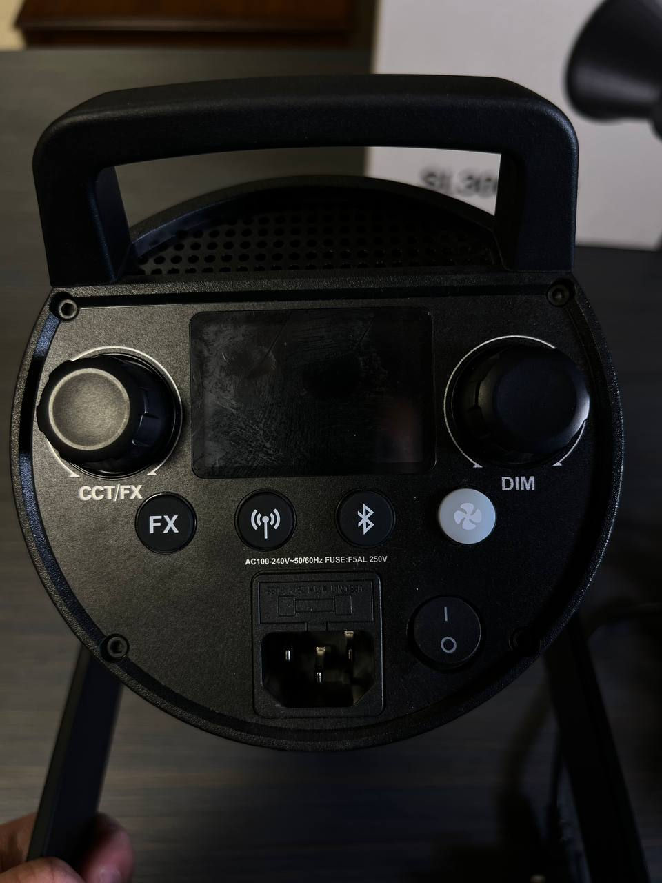 هيد لايت Godox SL300bi 

مع سوفت بوكس وحامل

اخو الجديد مستخدم قليل جدا جدا

السعر 380 الف

للاستفسار التواصل عبر الرقم:

+964 770 012 2798
