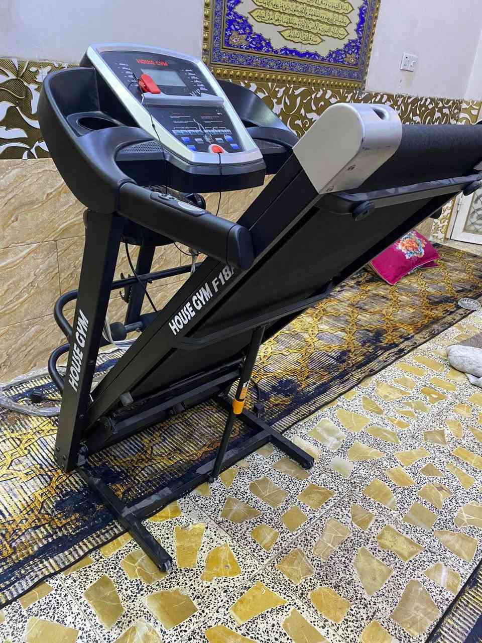 السلام عليكم جهاز جري جبلي 120 g
شركةHOUSE GYM
حساسات شاشه 
جهاز نظافه تامه ولكن (ماطور عاطل كلشي شغال بيه)
فقط تبديل ماطور
السعر 200 الف وبيه مجال بسيط
*********** 
مكاني بغداد الجديده النعيريه 
لا يوجد توصيل
