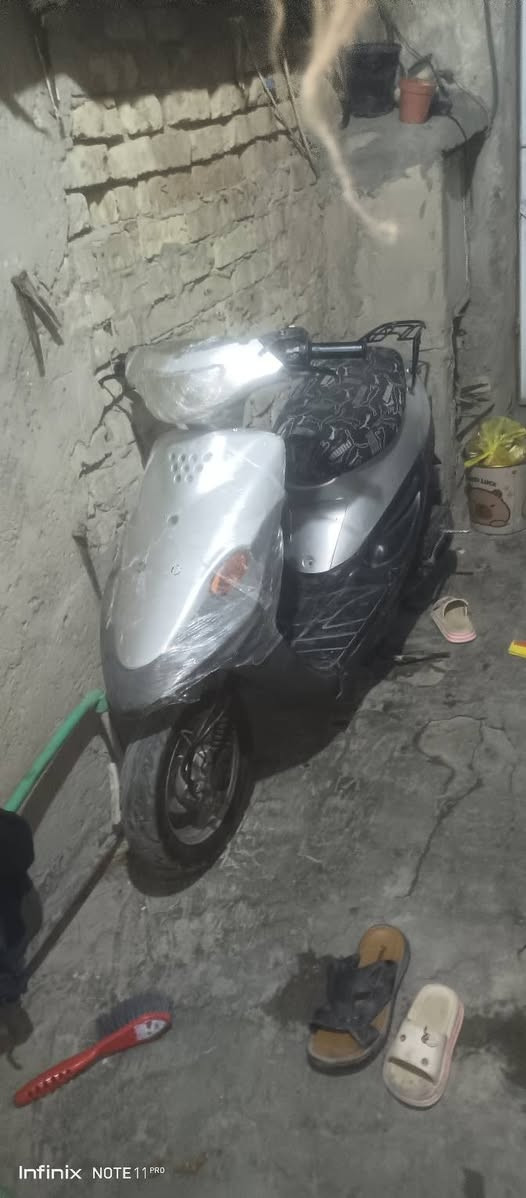 دراجه ناريه تسع زروف بيجي دراجه محرك ناعم لايتات 
اشاير عالي وانصي صندوك ينقفل قبق ينقفل مال بانزين دراجه بوضع الشركه نكر سلف هندر بريك امامي وخلفي بكانك بغداد الزعفرانيه سعر ٢٥٠ وبيه مجال حك الجيه رقم الهاتف تعال خاص


**إذا كنت صاحب هذا الإعلان وتريد حذفه لأي سبب، رجاءا أرسل رسالة إلى الدعم الفني**