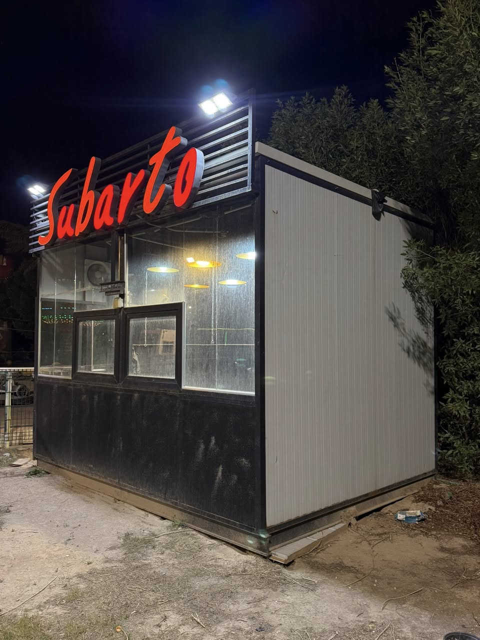 بسم الله الرحمنٰ الرحيم

كرفان للبيع مستعمل

الوجه  4 امتار 
النزال 3 امتار

يعني 4في3

كهرباء تسليك بوري +بوردسيطرة كهرباء +نقطة سبلة +وجه الكرفان جام 10ملم وابواب اللامنيوم

يحتوي ع انارة خارجية  ومنفذ شاشة بلازمة خارجي للعرض

((قاعدة الكرافان  شيلمان))
للتوضيح  ارضيت الكرفان تعبانة لازم يتبدل الابلوك

العنوان النجف الاشرف

للتواصل

واتساب ***********
