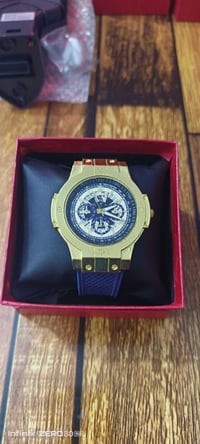 ساعات • للبيع