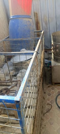 غراض  دجاج كاملات   مكينة + ميز + طباخ + سطلين وجدر  سعرهن 600 وبيهن م...