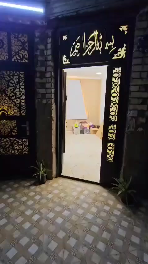 بيت للبيع قرب كليه الهادي المساحة ١٢٠ م  طابقين نظيف جدا طابو صرف يصلح استثمار سكن للطلاب الاتصال ***********
