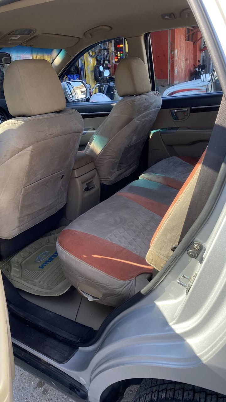 سلام عليكم سنتافي موديل 2010 سياره 7 راكب 6 سلندر أشاير مري 3قطع تبريد مبدل بيه فقط جاملغ وبدون صبغ نفس لون اثر دحجه وتبدل رقم بغداد بسمي تخم تاير جديد بيه ‭0780 615 4626‬
