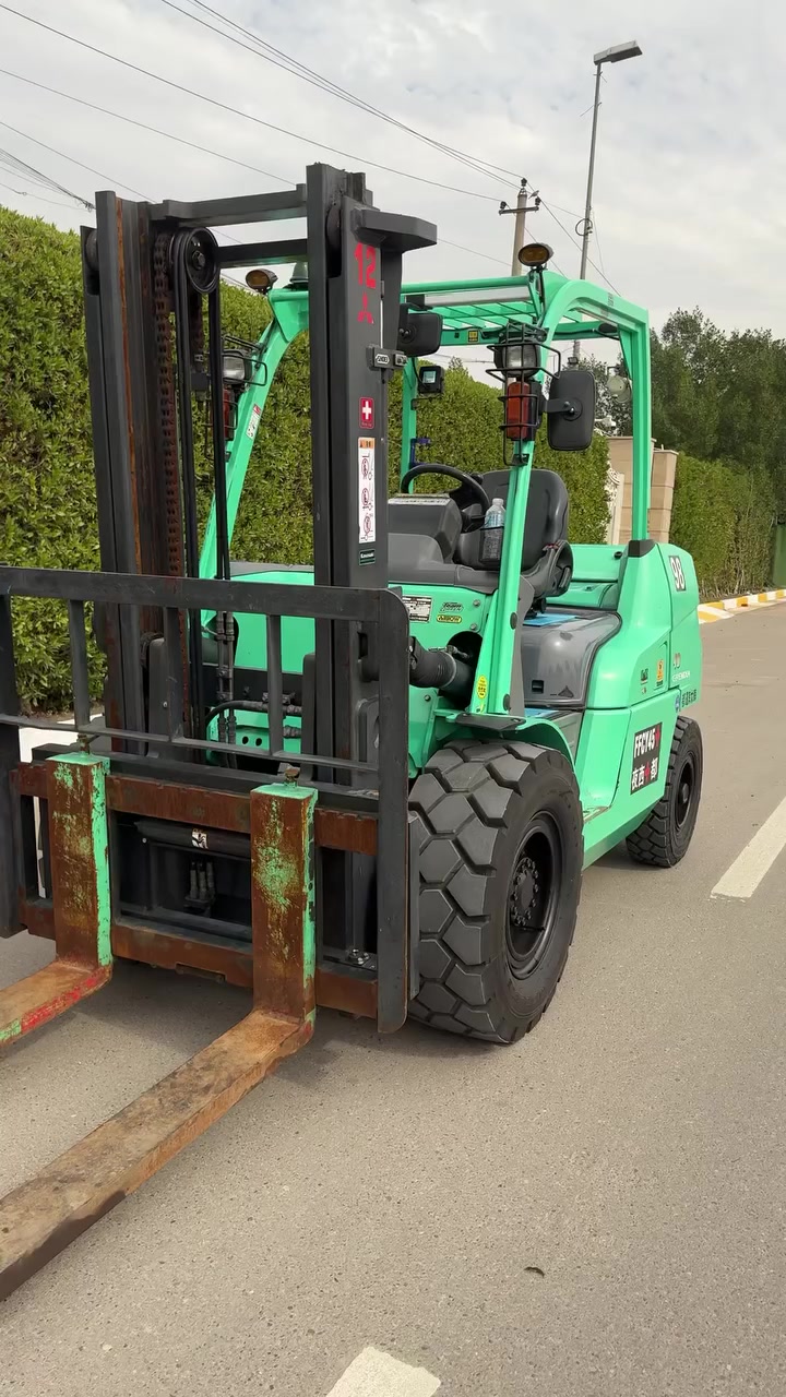 السلام عليكم 
رافعة شوكية متسيبوشي الحجم (4) طن (3)حركات موديل 2014 وارد يابان 
محرك ديزل (6)سلندر (S6S) كير نمرتين ثقيل +خفيف
ساعات العمل 2000 ساعة فقط 
للعلم مستخدم يابان فقط والرافعة مكفولة كفالة عامة ع وضعية الشركة
العنوان بغداد باب الشيخ تقاطع الكرينات كراج الحرباوي
لاستفسار الاتصال ع الرقم أو عبر الواتساب 
*********** باداره سامي الخزعلي 
يوجد خدمة توصيل لجميع محافظات العراق
