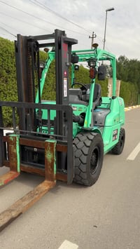 رافعة شوكية متسيبوشي الحجم (4) طن (3)حركات موديل 2014 وارد يابان  محرك...