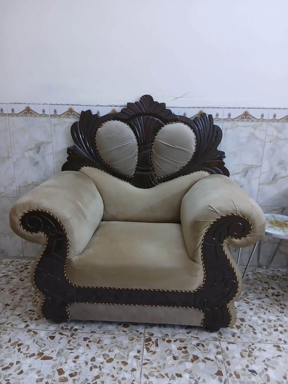 للبيع 9 مقاعد شغل عراقي السعر وات ساب *********** تواصل
