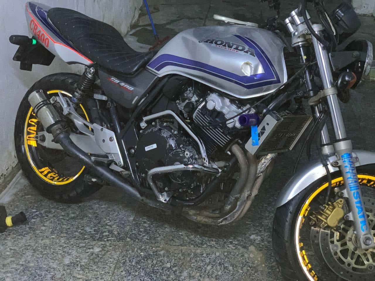 سيبي فور جيل ثاني اوراق أصولي وبيها كمرك
دراجه كفاله مكينه وكير  تجي تفحص 
وشوف عليها تخم تاير جديد 
دراجه بيها نواقص بس بريكات غير ذنب ماكو كامله مكمله 
سعر ١٧٠٠ مكاني ديوانية


**إذا كنت صاحب هذا الإعلان وتريد حذفه لأي سبب، رجاءا أرسل رسالة إلى الدعم الفني**