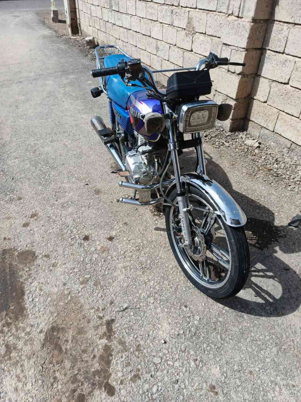 السلام عليكم دراجه للبيع موديل 22أوراق كاملة أصولية السعر 550 وبيه مجال للشراي المكان الخالص جيزاني الجول الرقم ***********
