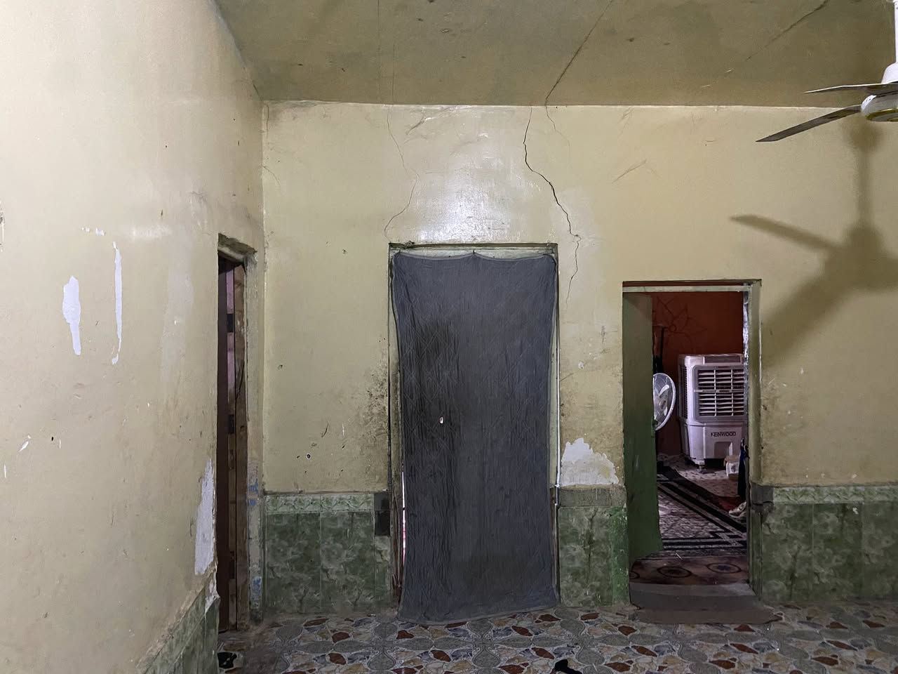 السلام عليكم بيت لبيع مساحه ٢٦٠متر متكون من  4غرف وصاله ومطبخ وصحيات حديثه البناء ب٢٥وبيه مجال 
الموقع حي الحسن  خلف طاقه الكهرباء  

‭٠٧٨١ ٩٠٢ ٦٦٨٤‬
